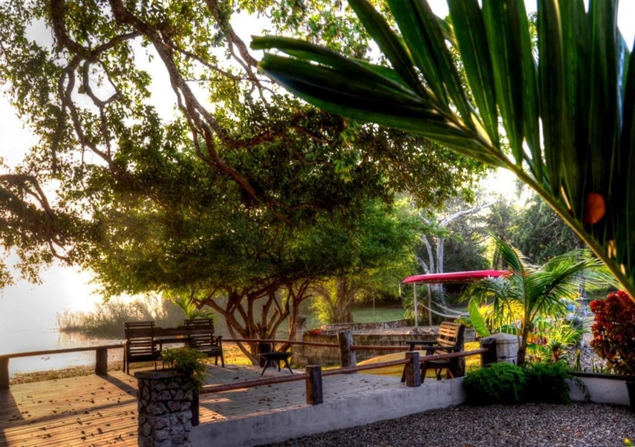 Crooкed Tree Lodge Belize Crooked Tree Экстерьер фото